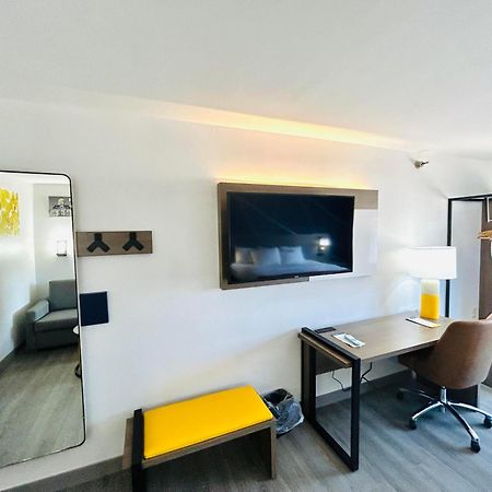 Comfort Suites Terre Haute University Area Zewnętrze zdjęcie