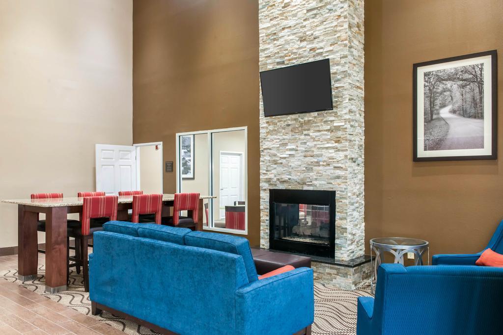Comfort Suites Terre Haute University Area Zewnętrze zdjęcie