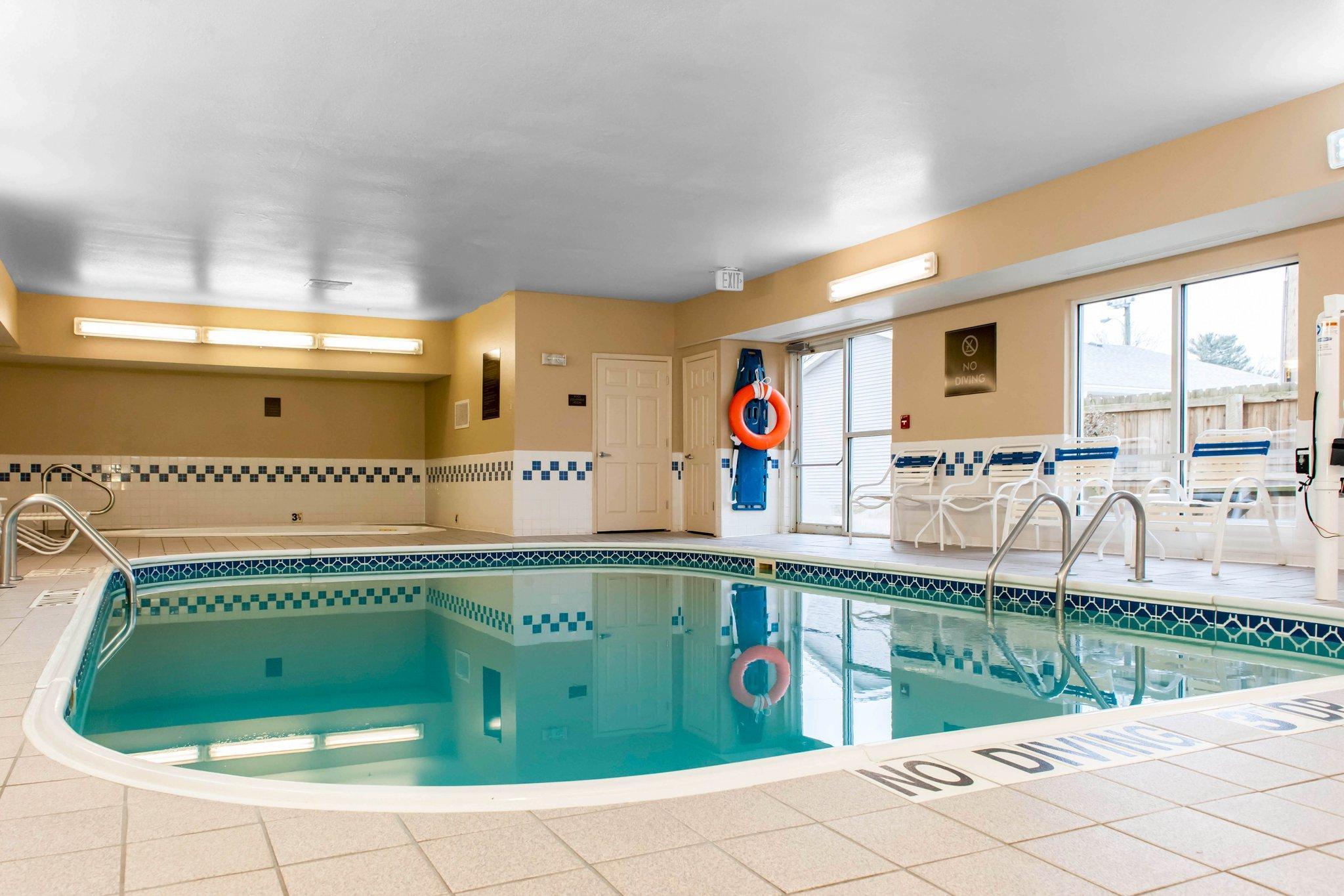 Comfort Suites Terre Haute University Area Zewnętrze zdjęcie