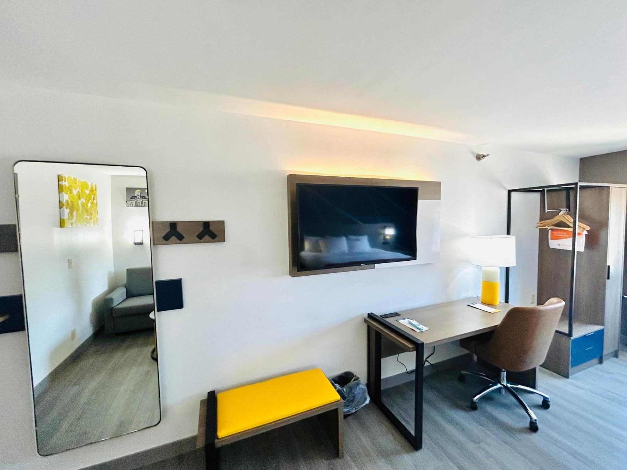 Comfort Suites Terre Haute University Area Zewnętrze zdjęcie