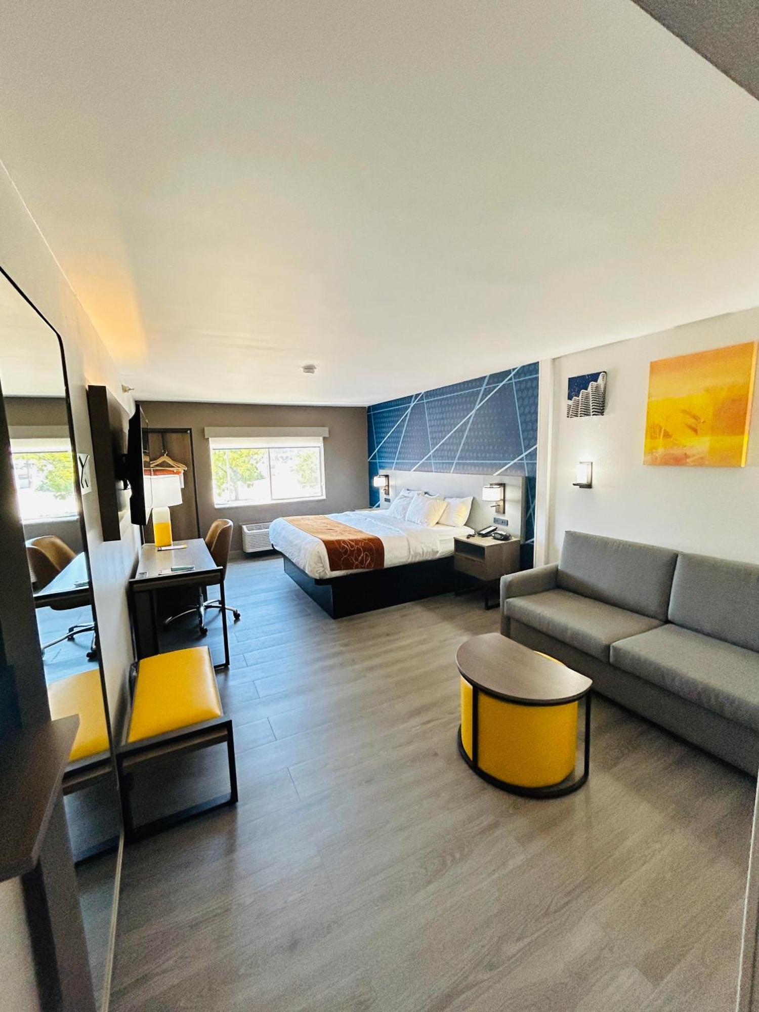 Comfort Suites Terre Haute University Area Zewnętrze zdjęcie