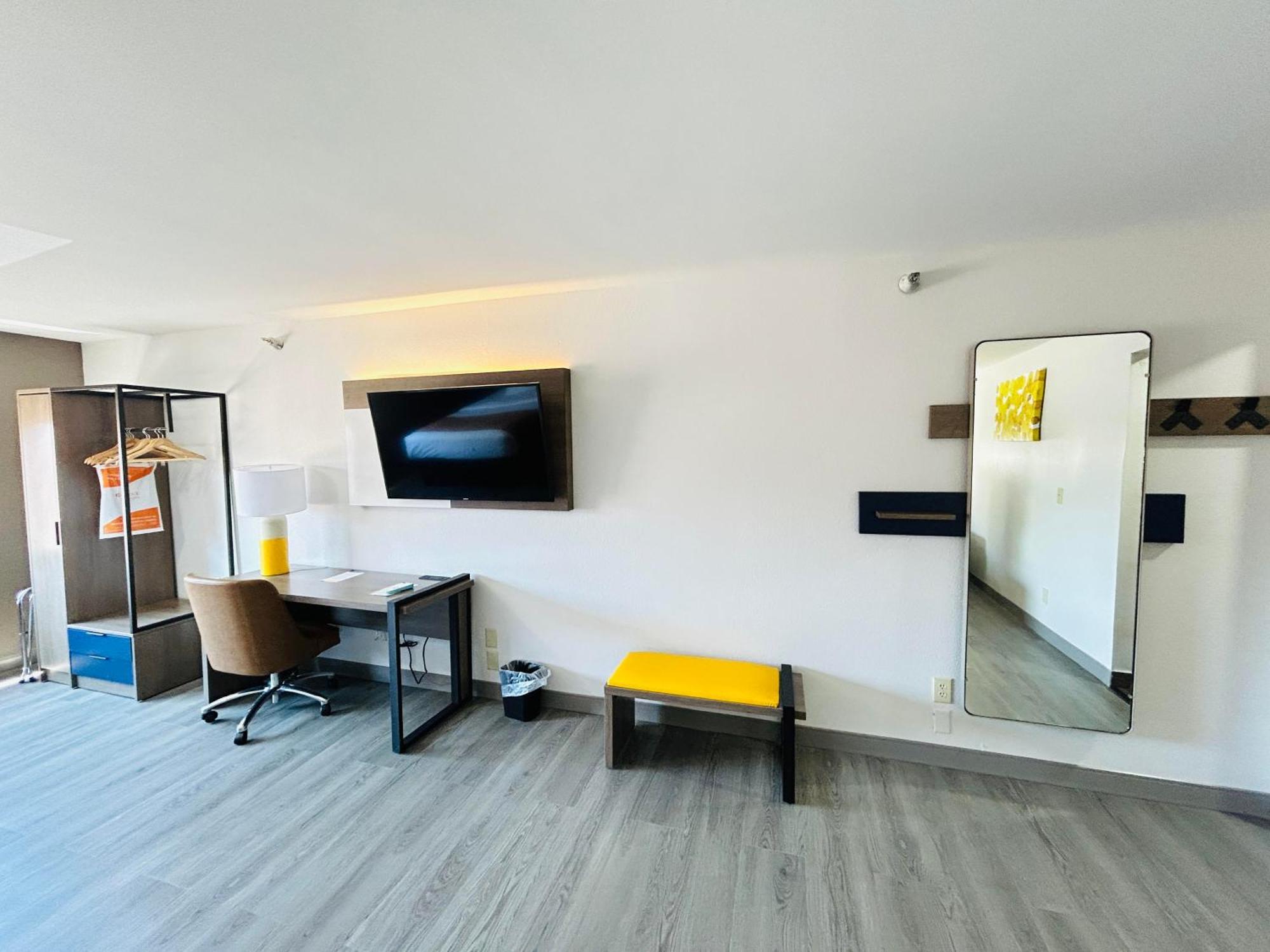 Comfort Suites Terre Haute University Area Zewnętrze zdjęcie