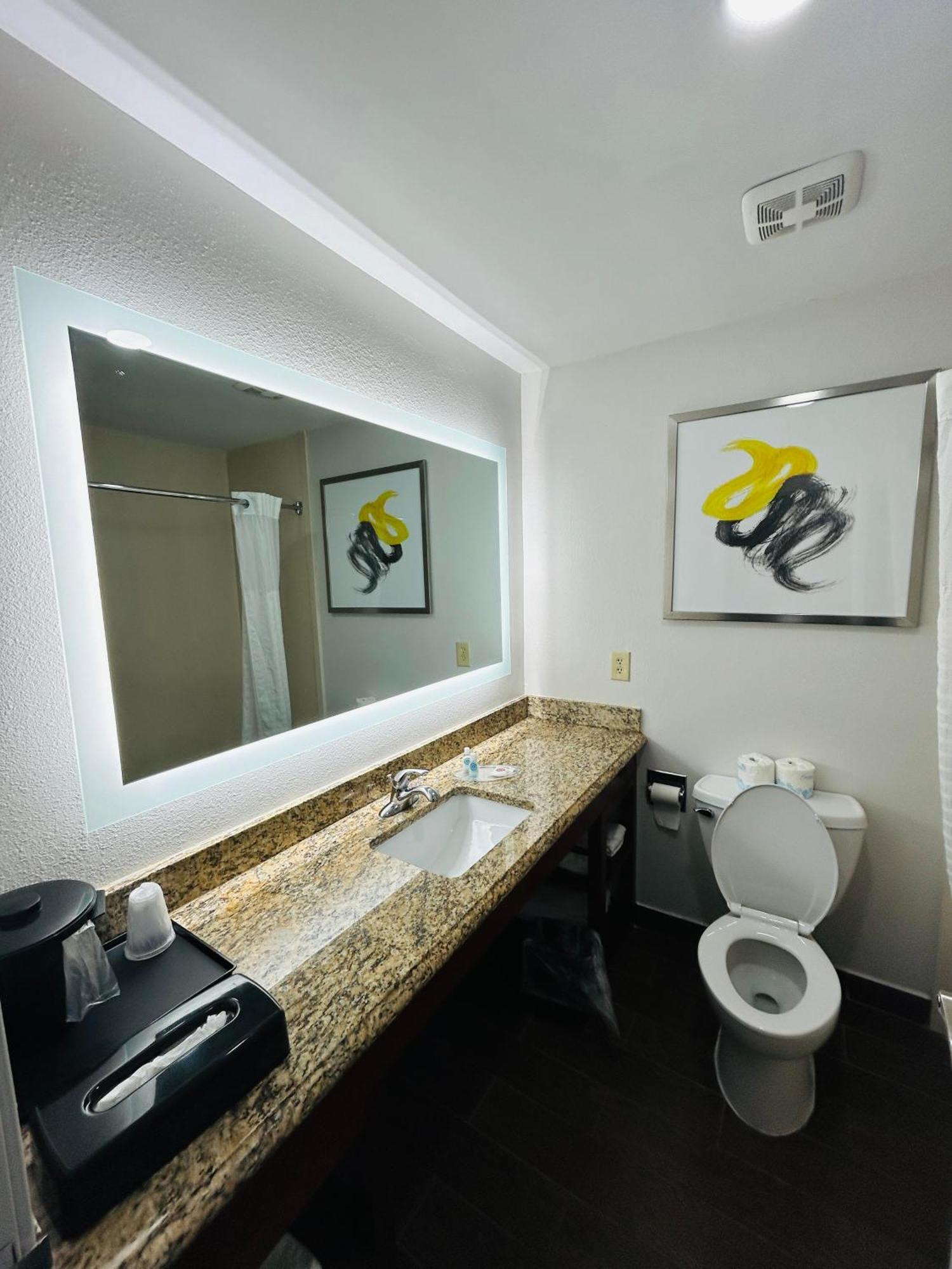 Comfort Suites Terre Haute University Area Zewnętrze zdjęcie