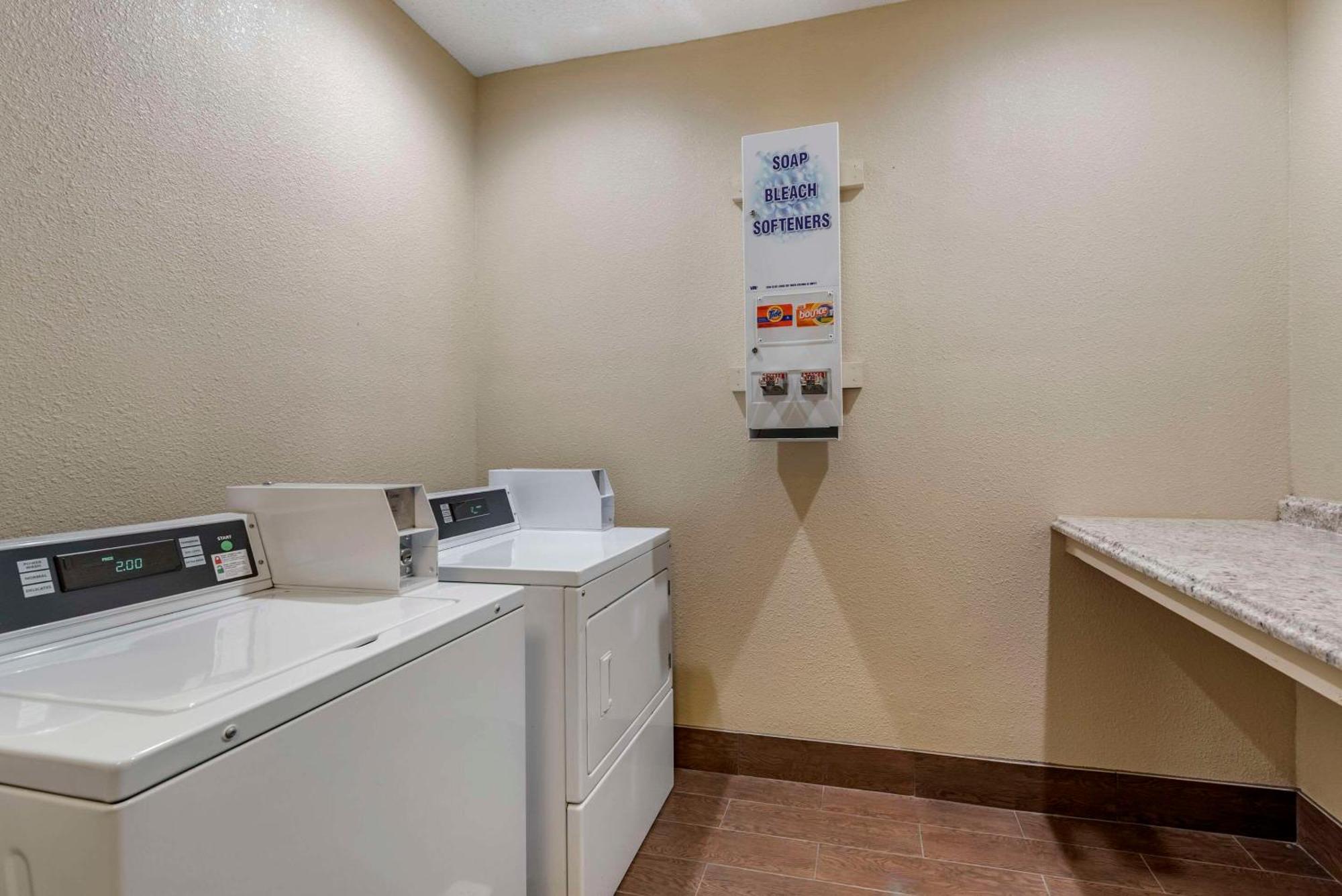 Comfort Suites Terre Haute University Area Zewnętrze zdjęcie