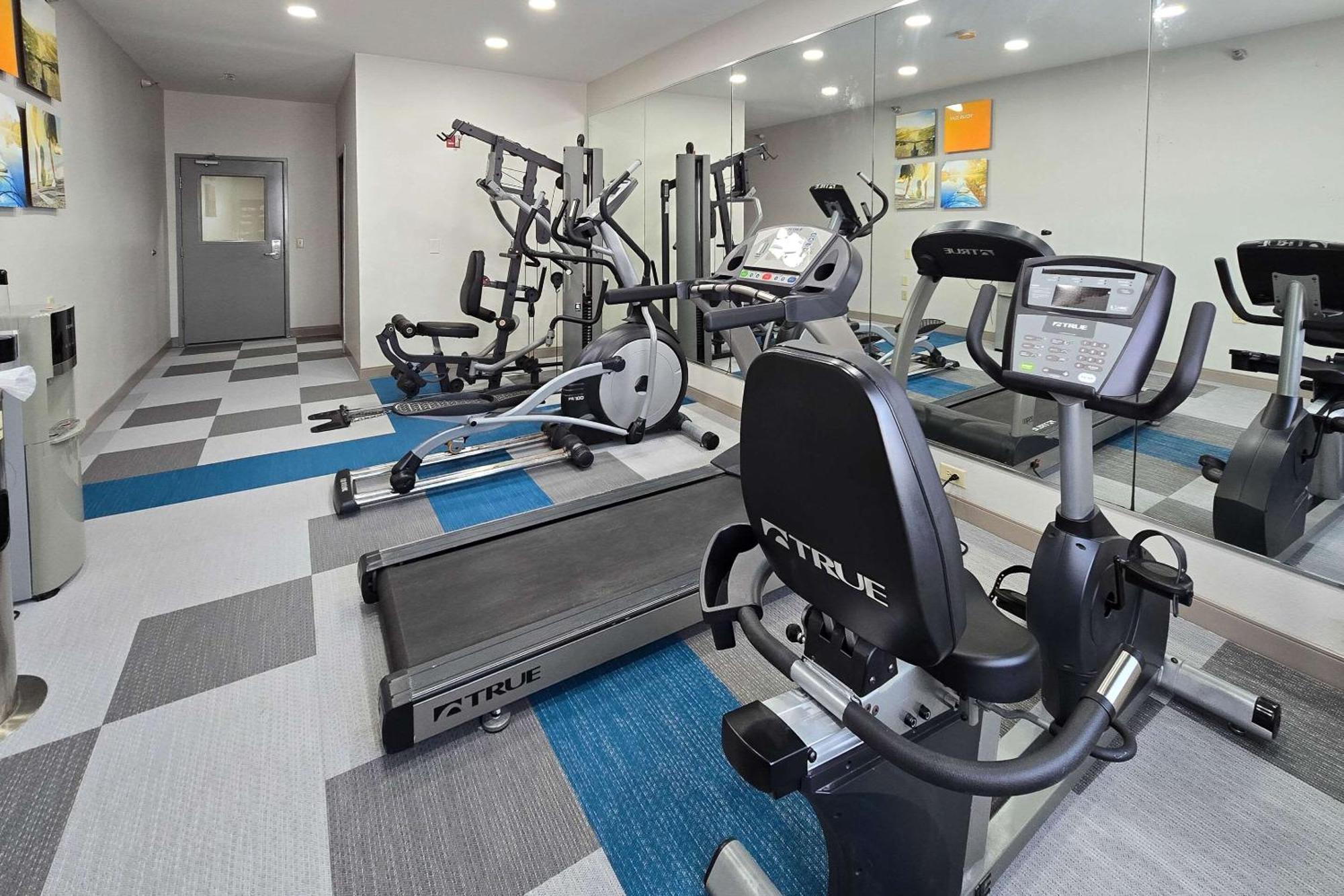 Comfort Suites Terre Haute University Area Zewnętrze zdjęcie