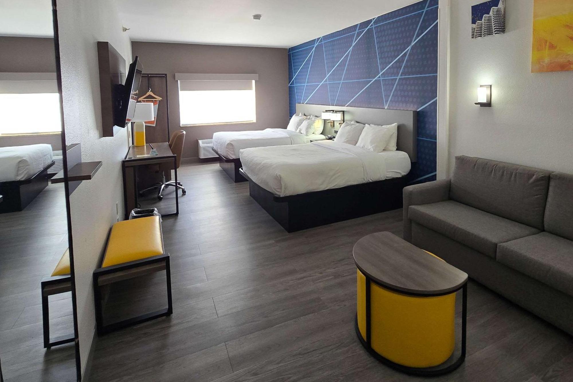 Comfort Suites Terre Haute University Area Zewnętrze zdjęcie