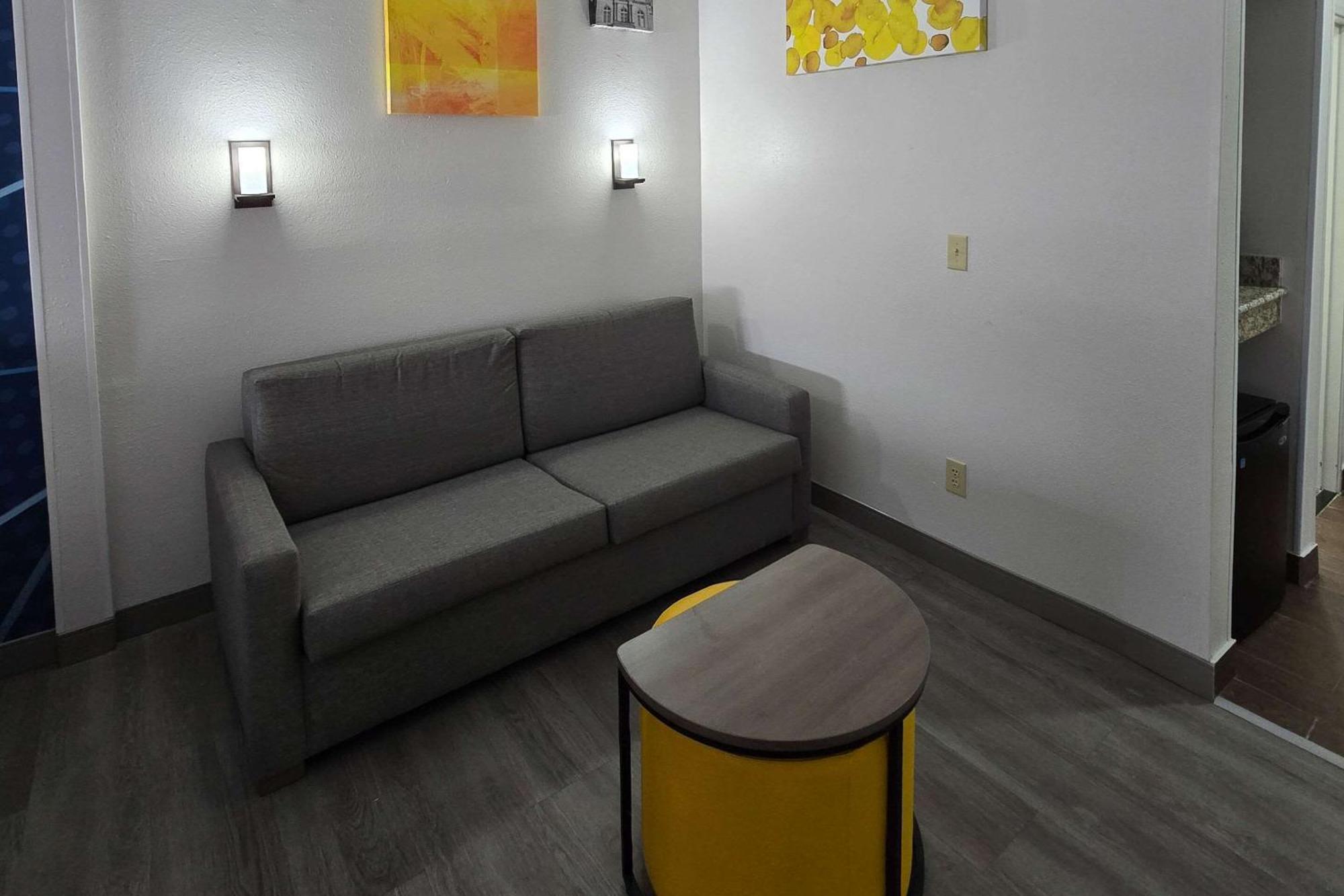Comfort Suites Terre Haute University Area Zewnętrze zdjęcie