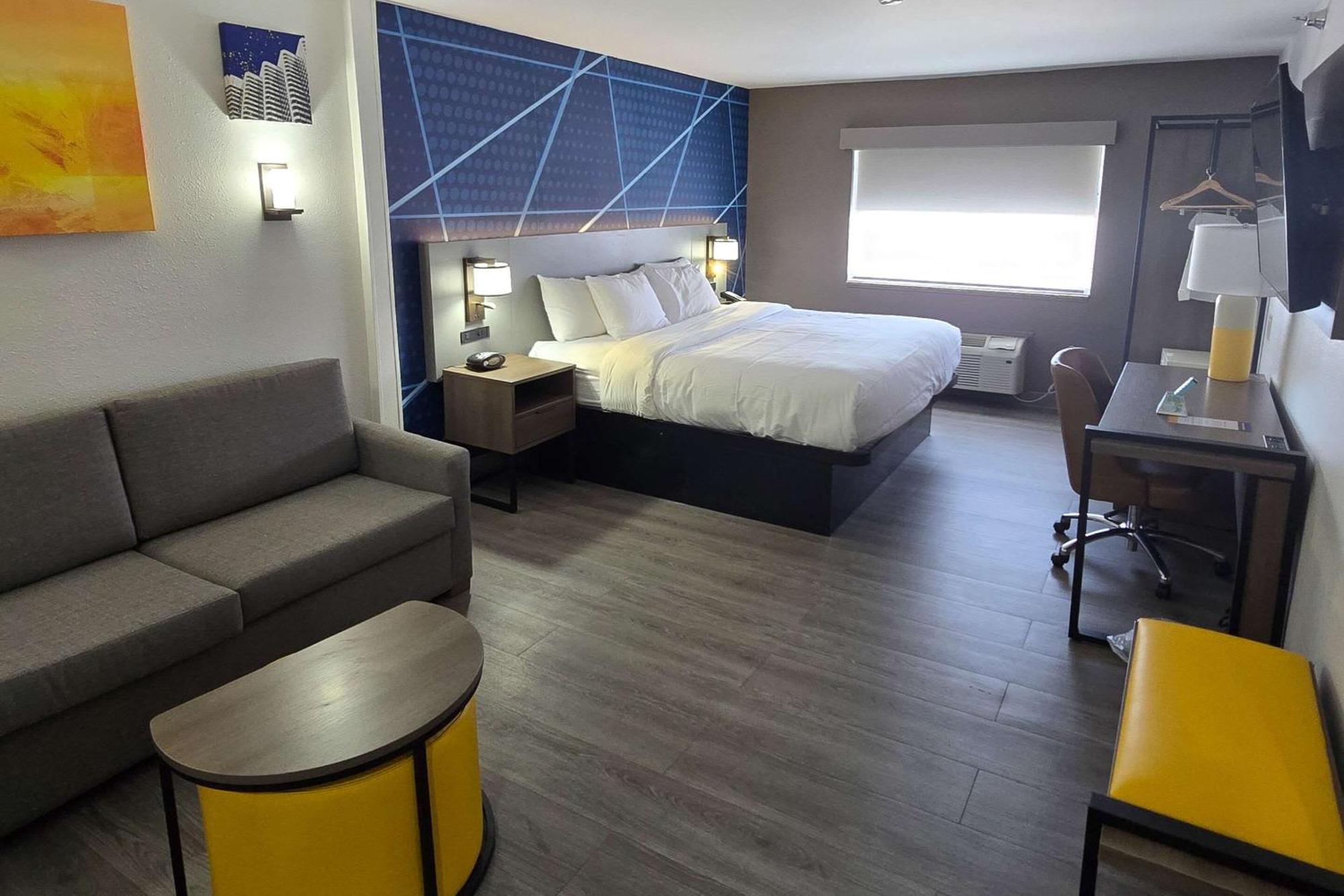 Comfort Suites Terre Haute University Area Zewnętrze zdjęcie