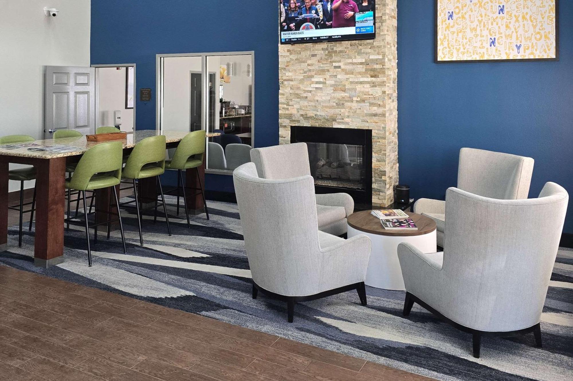 Comfort Suites Terre Haute University Area Zewnętrze zdjęcie