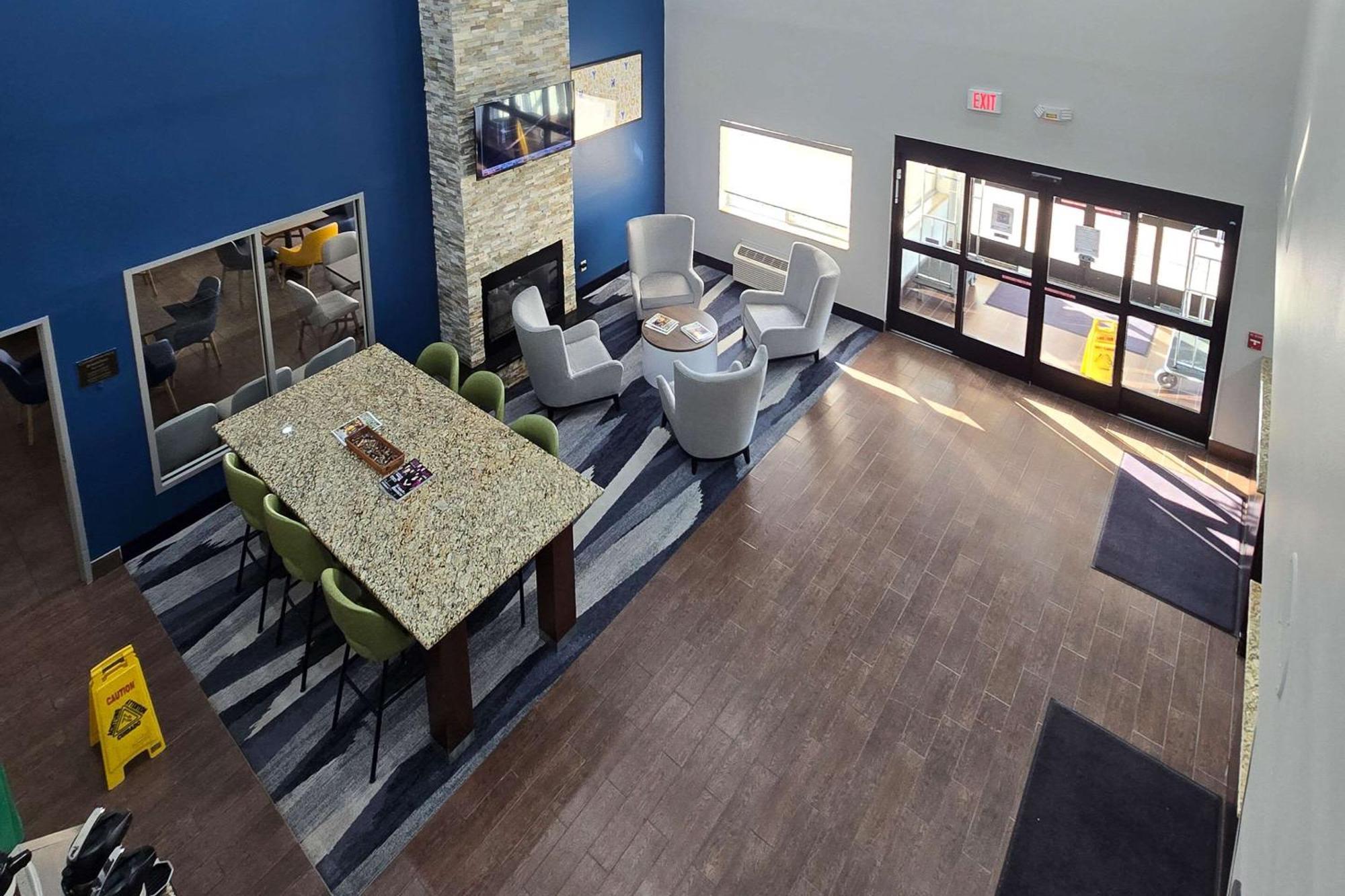Comfort Suites Terre Haute University Area Zewnętrze zdjęcie